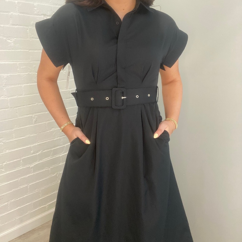Entro Black Buttoned Polo Collar Midi Dress